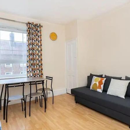 Апартаменты Tranquil 1Br In South Bank With Onsite Parking Лондон Экстерьер фото