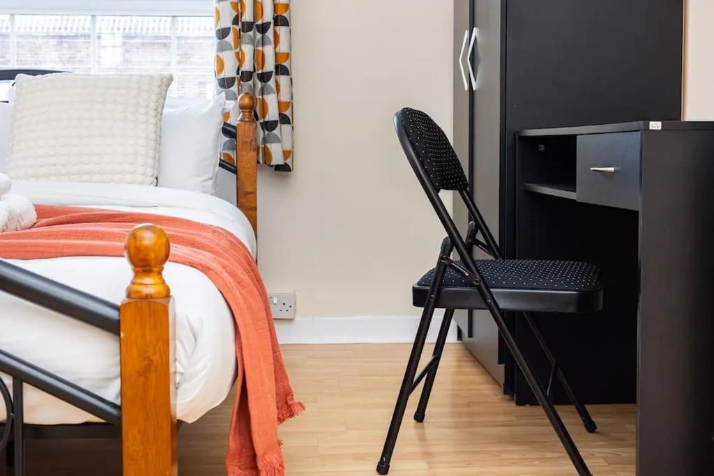 Апартаменты Tranquil 1Br In South Bank With Onsite Parking Лондон Экстерьер фото