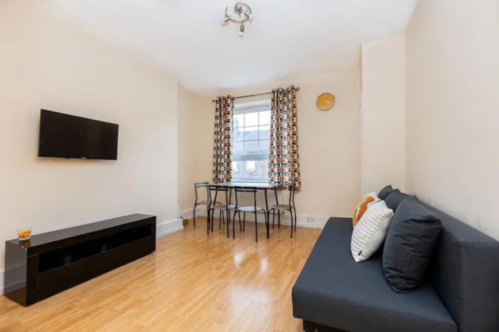 Апартаменты Tranquil 1Br In South Bank With Onsite Parking Лондон Экстерьер фото