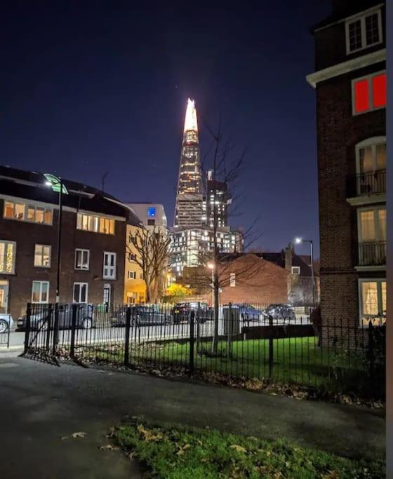 Апартаменты Tranquil 1Br In South Bank With Onsite Parking Лондон Экстерьер фото